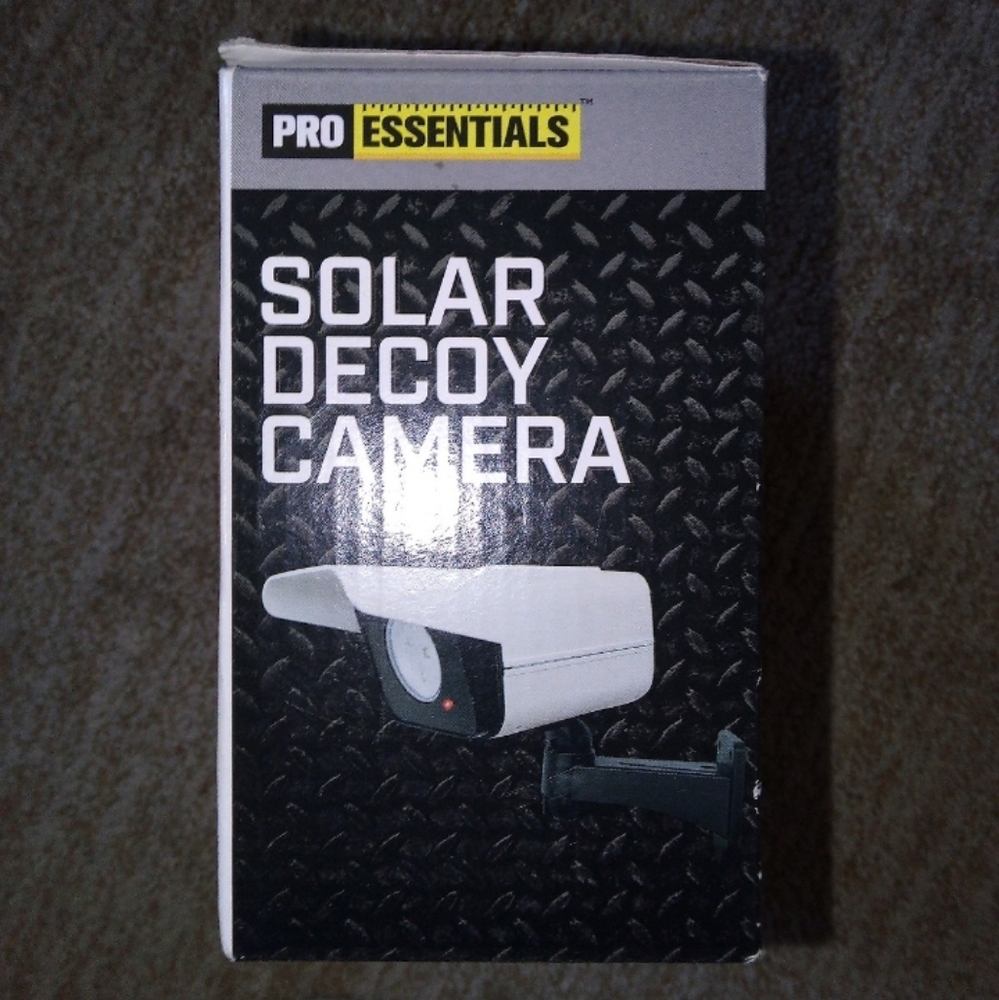 Room Essentials White Solar Decoy Camera - Picture 3 of 4